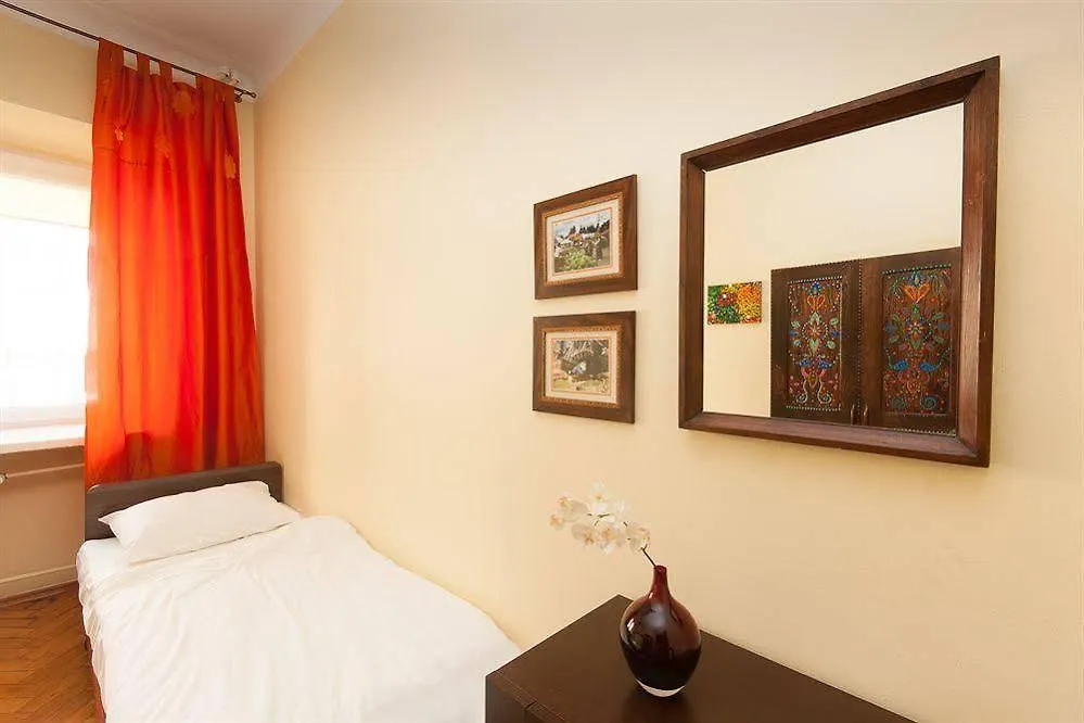 Hostal Helvetia Warsaw - Private Rooms In City Center And Old Town Polonia