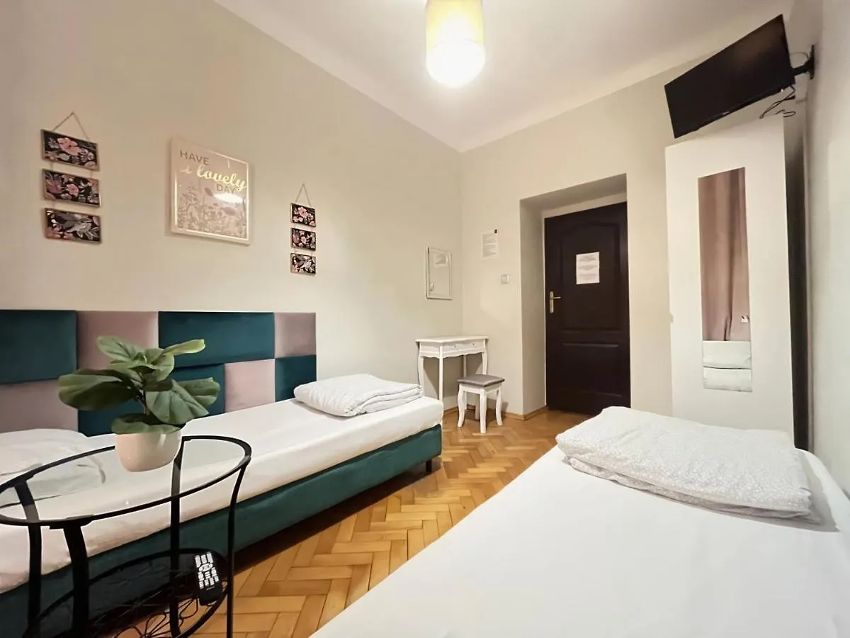 Hostal Helvetia Warsaw - Private Rooms In City Center And Old Town Polonia