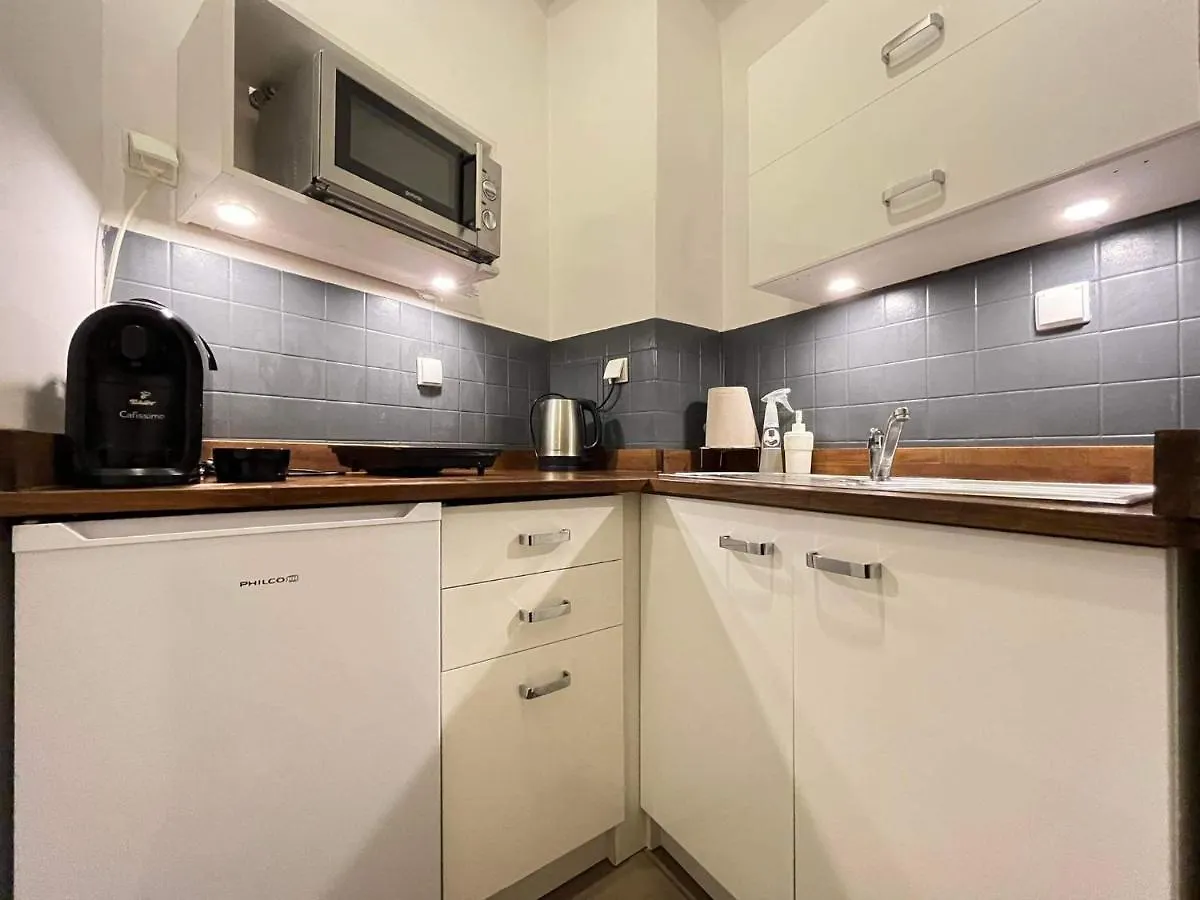 Helvetia Warsaw - Private Rooms In City Center And Old Town Hostal