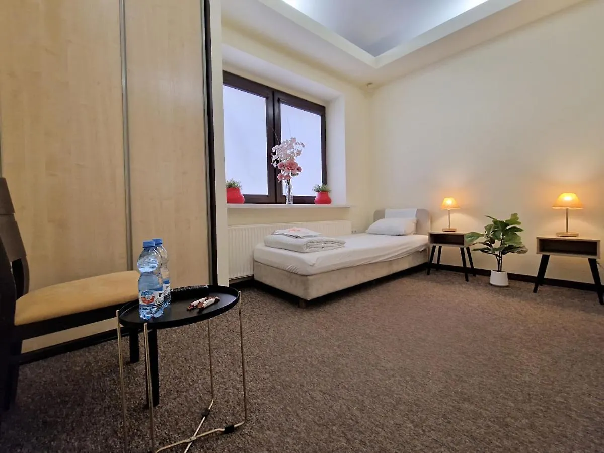 Hostal Helvetia Warsaw - Private Rooms In City Center And Old Town
