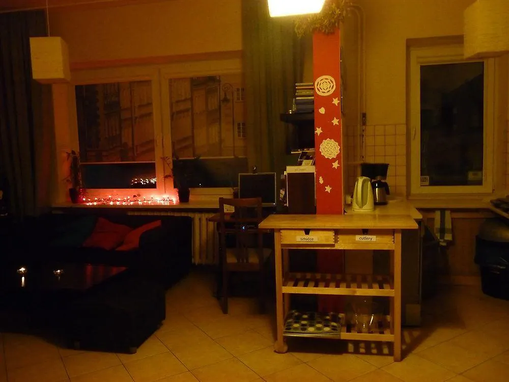 Hostal Helvetia Warsaw - Private Rooms In City Center And Old Town Polonia