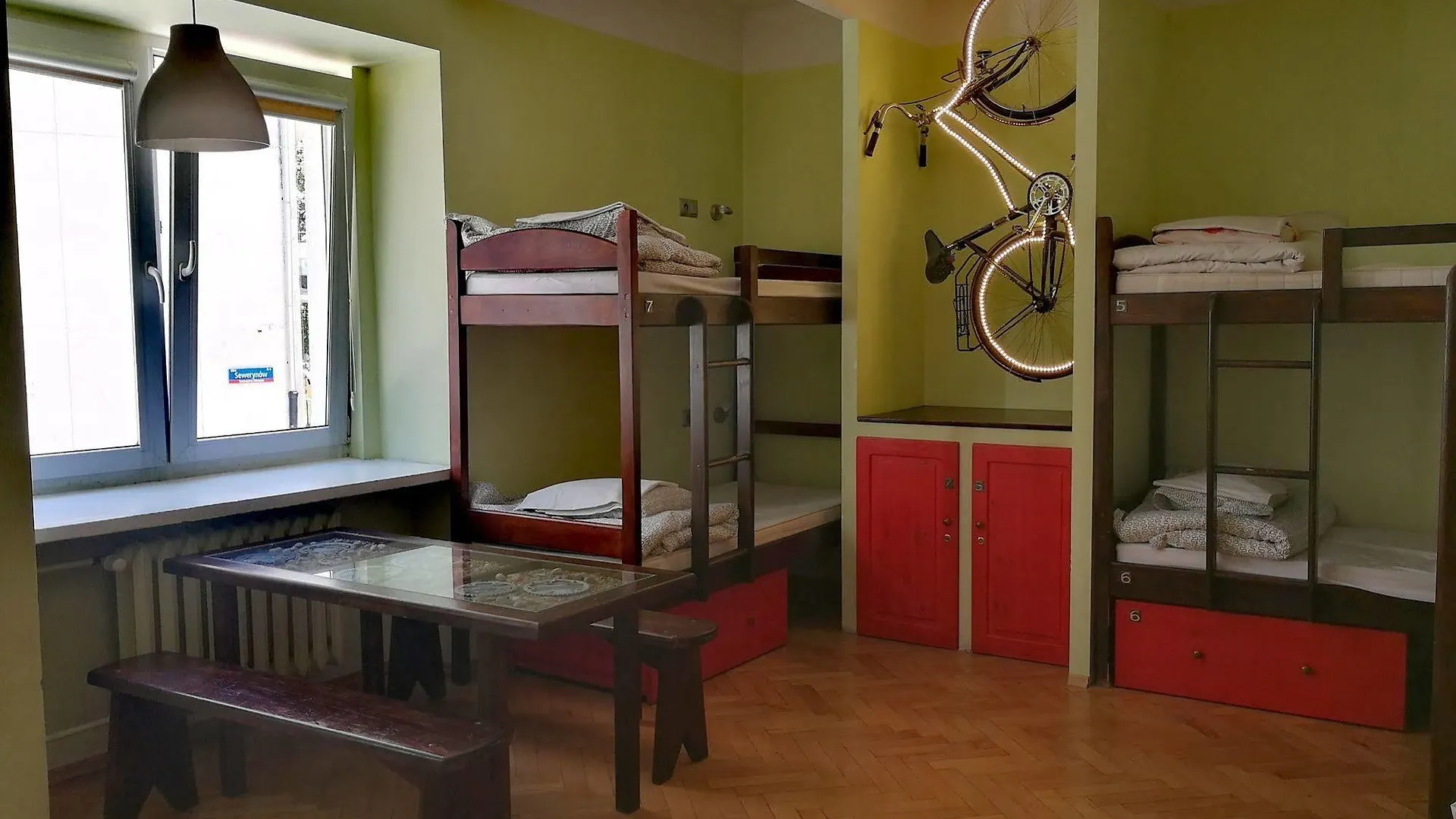 Hostal Helvetia Warsaw - Private Rooms In City Center And Old Town